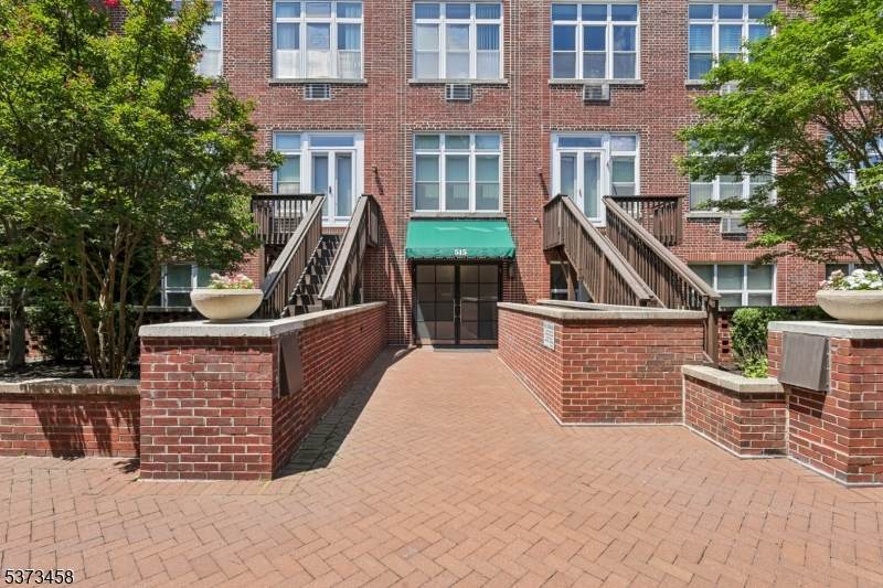 515 Trinity Pl - Photo 1