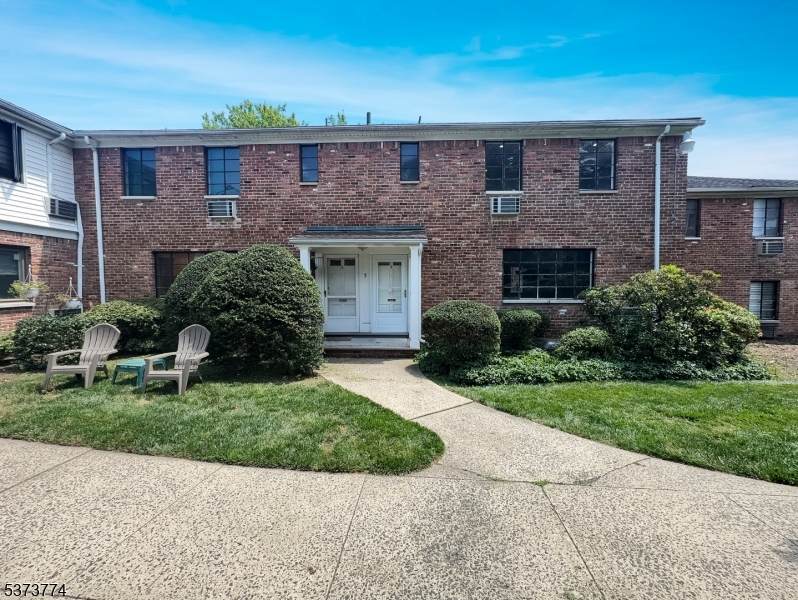 5 Troy Dr - Photo 1