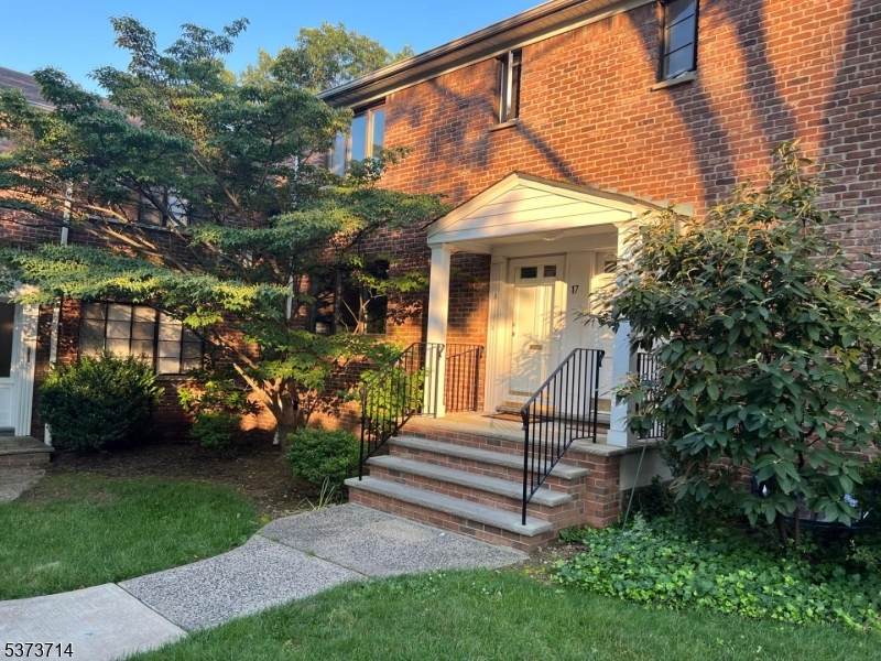 17 Troy Dr - Photo 1