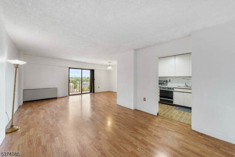 10 N Wood Ave - Photo 1