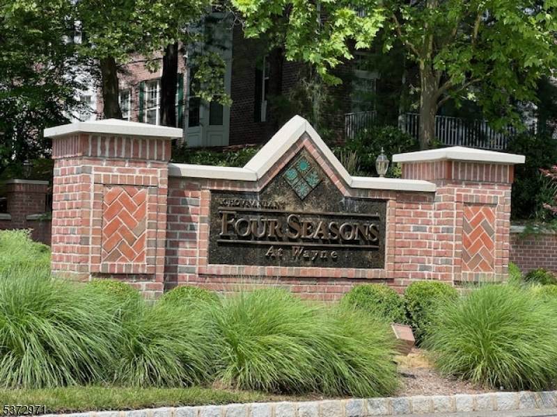 206 Four Seasons Dr - Photo 1