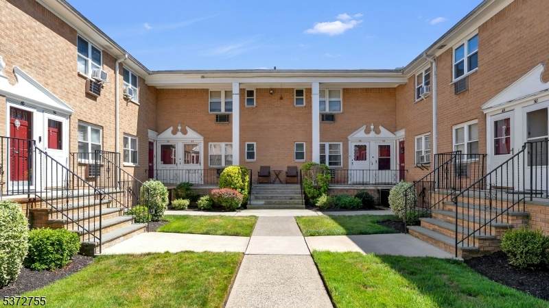 725 Joralemon St - Photo 1