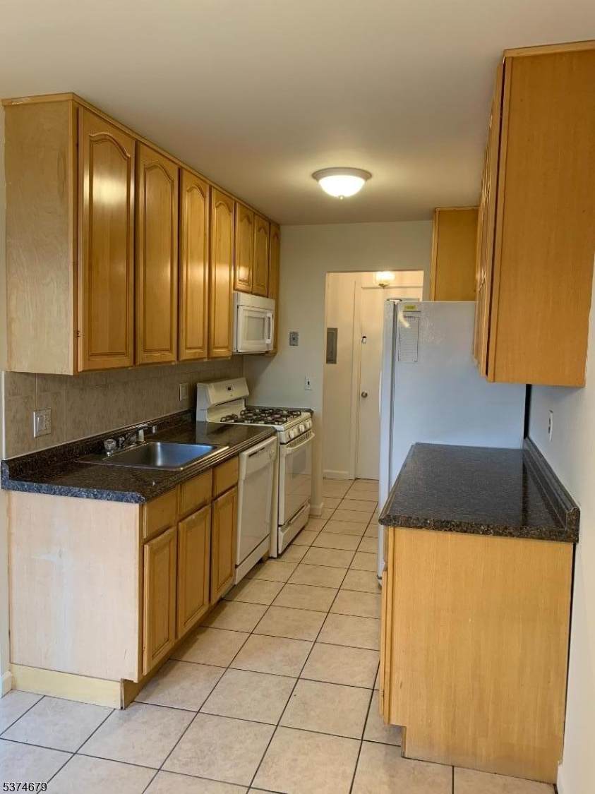 838 Main St - Photo 1