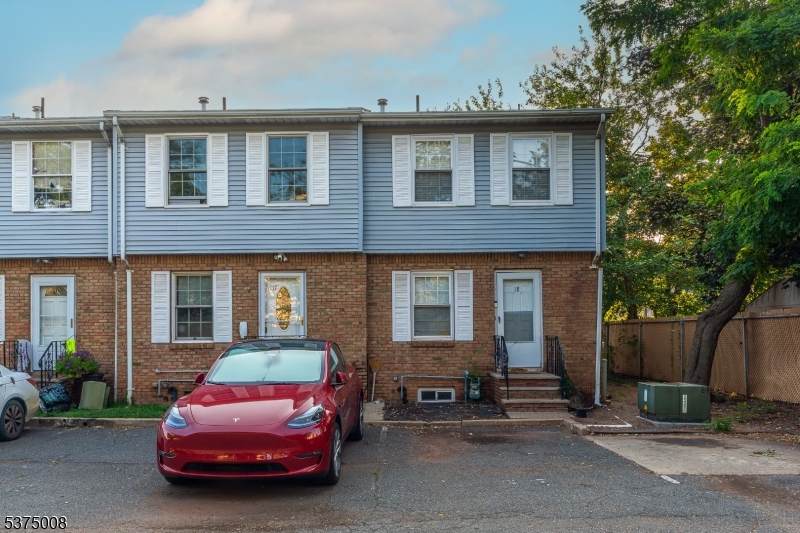675 R Garden St - Photo 1