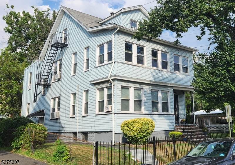 152 Berkshire Pl - Photo 1