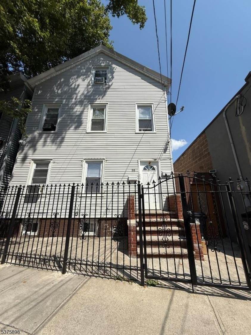 99 Cutler St - Photo 1