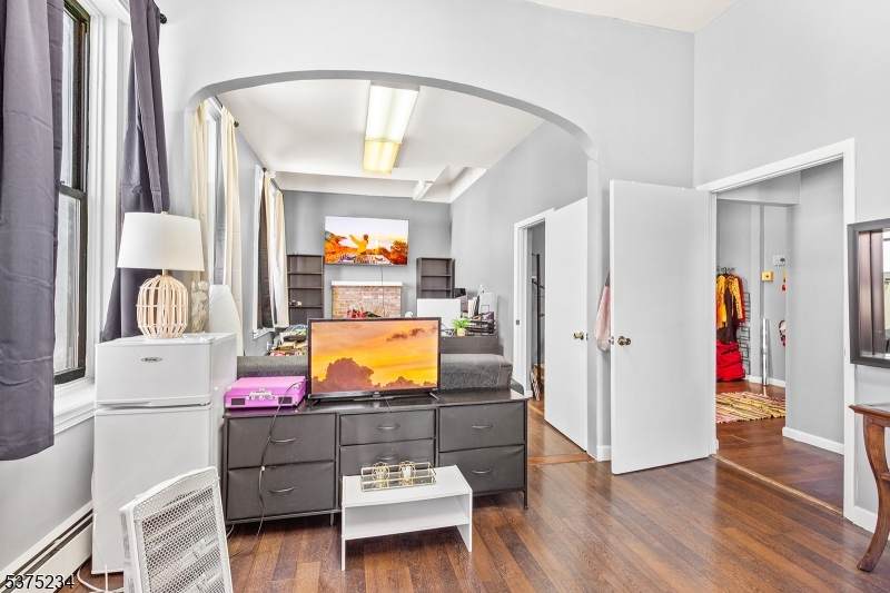 16 W Black Well St6s War - Photo 1