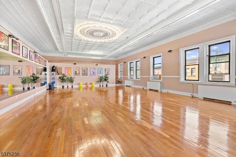 16 W Black Well St6s War - Photo 1