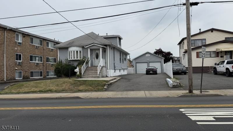 887 Schuyler Ave - Photo 1