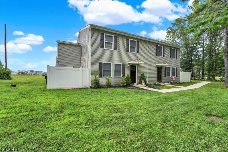 8 Lyons Ct - Photo 1