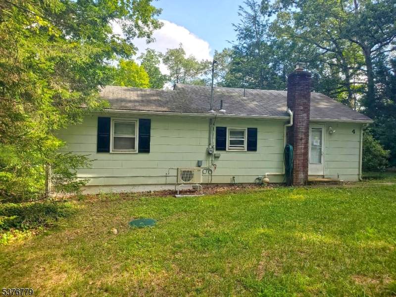 4 Village Pl - Photo 1