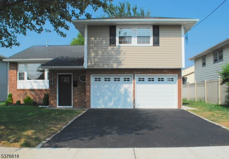 819 Greenwich Ln - Photo 1