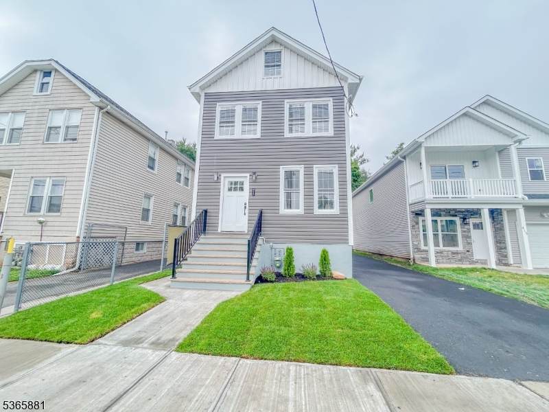 413 E 9Th Ave - Photo 1