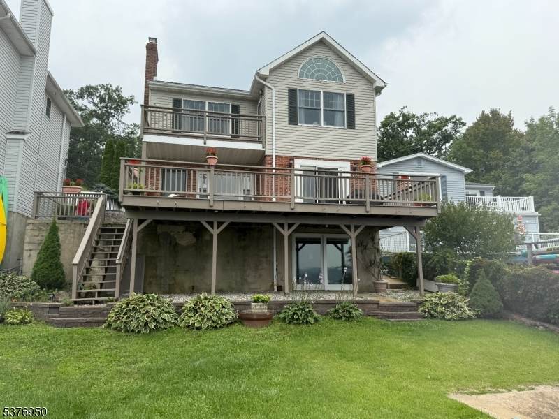 131 Maxim Dr - Photo 1