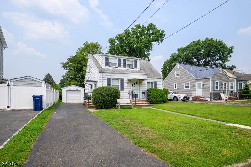 1717 Crescent Pkwy - Photo 1