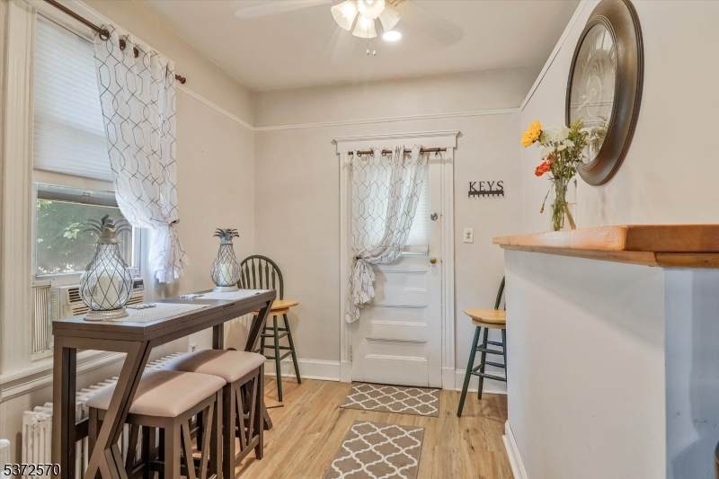 61 Redwood Ave - Photo 1