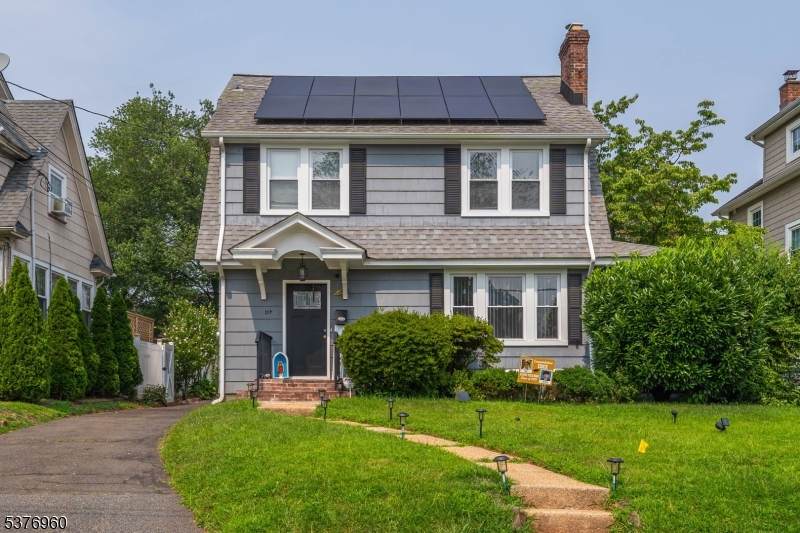 154 Sandford Ave - Photo 1