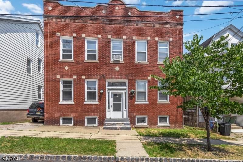 20 Monroe Pl - Photo 1