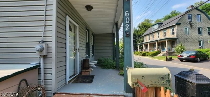 602 Warren St - Photo 1