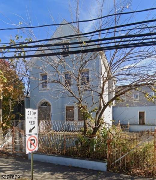 108 Oakwood Ave - Photo 1