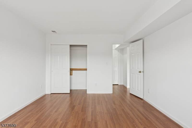 124 Beverly Hill Ter - Photo 1