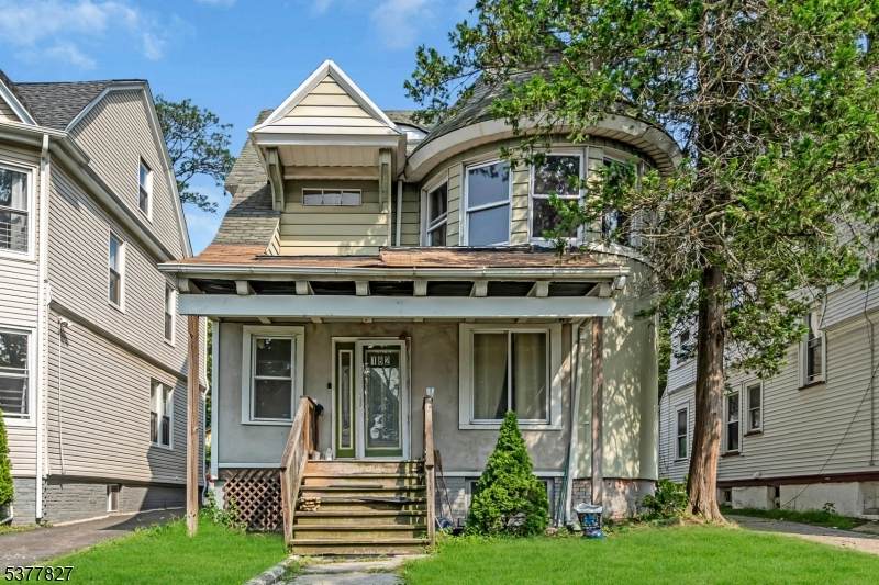 182 N Maple Ave - Photo 1