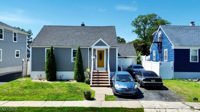 211 Bradford Ave - Photo 1