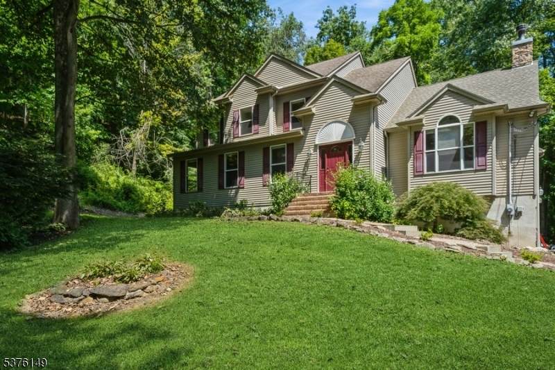 11 Dogwood Ter - Photo 1