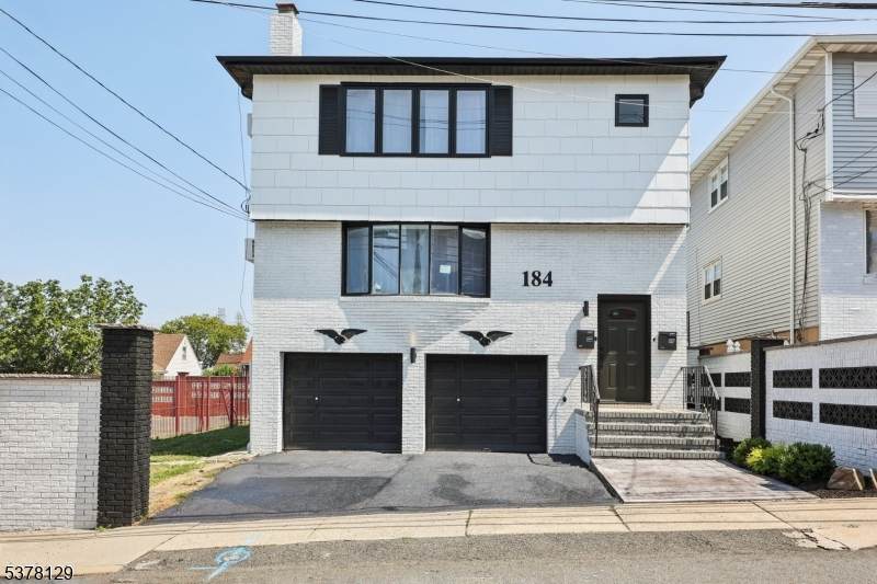 184 Albert St - Photo 1