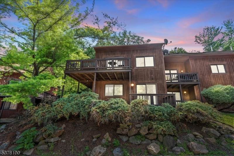12 Stonehill Dr - Photo 1