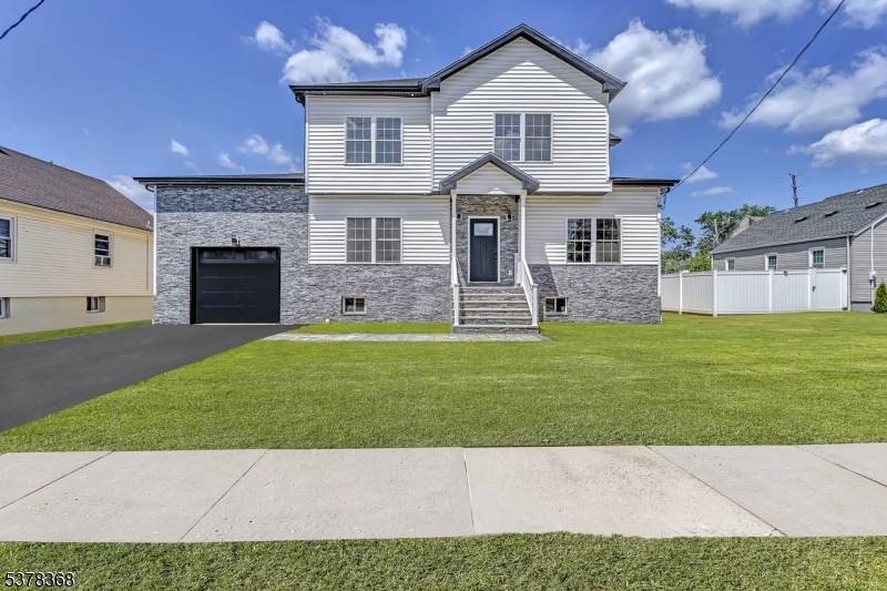 418 Bergen St - Photo 1