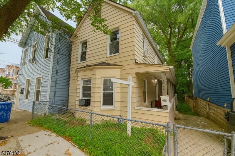 82 Palm St - Photo 1