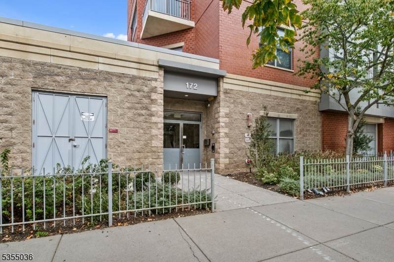 172 Culver Ave - Photo 1