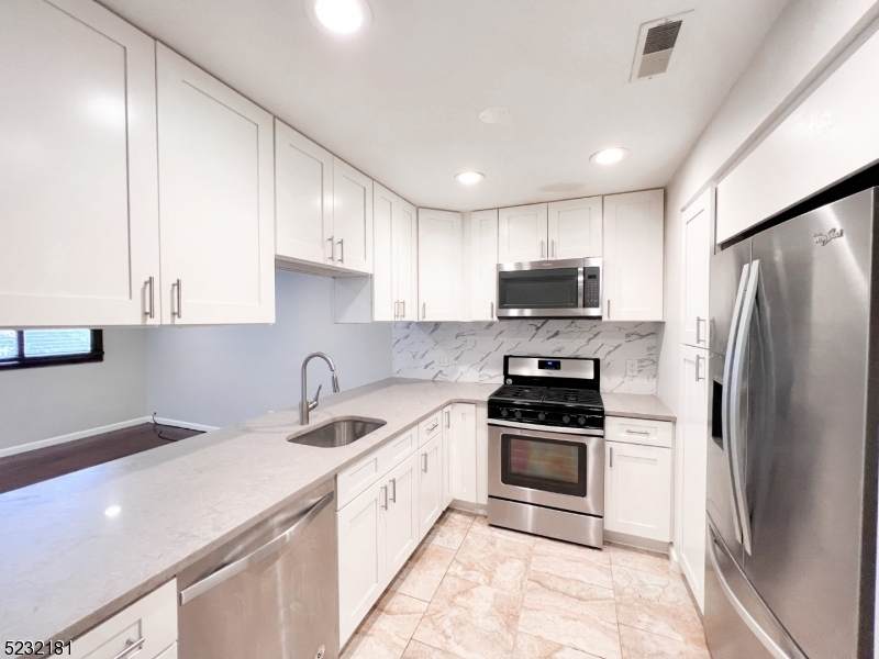4 Brandywine Ct Unit 7 - Photo 1