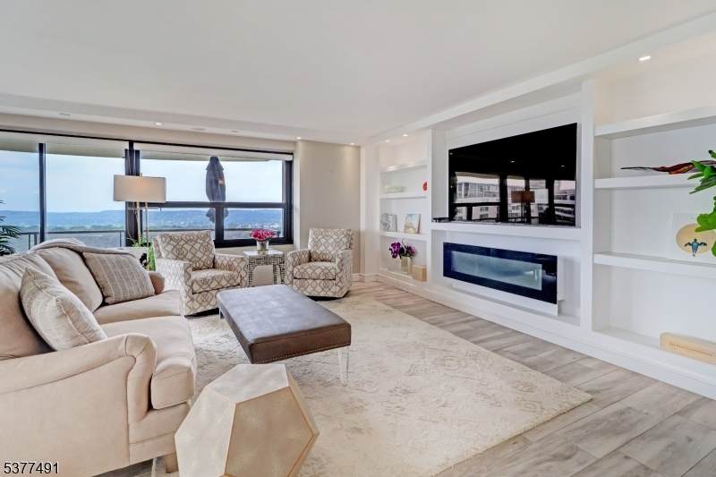 2 Claridge Dr. 8Lw - Photo 1