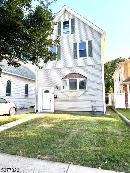 613 Roosevelt Ave - Photo 1