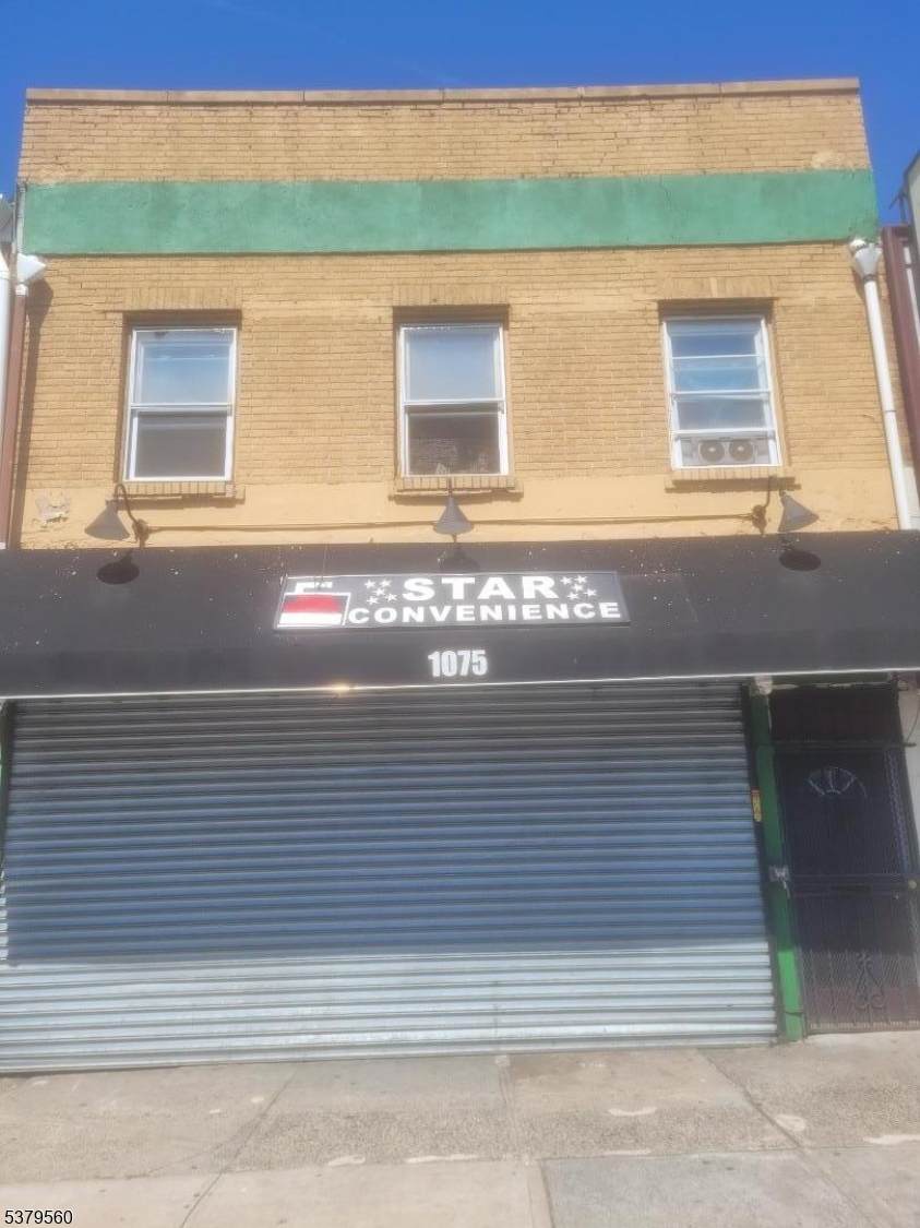 1075 Bergen St - Photo 1