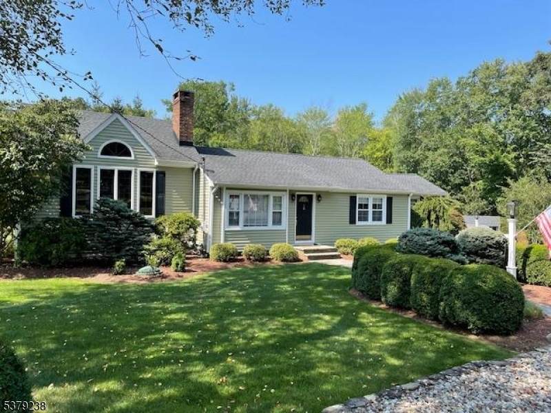 4 Kent Ave - Photo 1