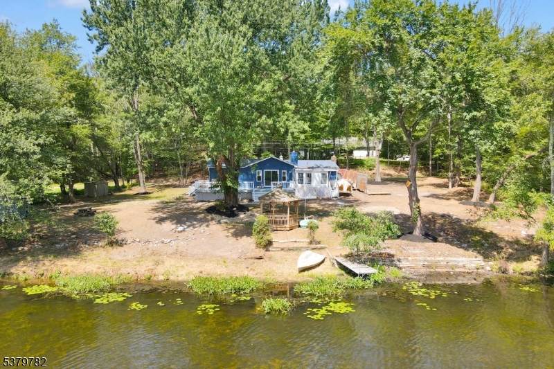 121 W Shore Dr - Photo 1