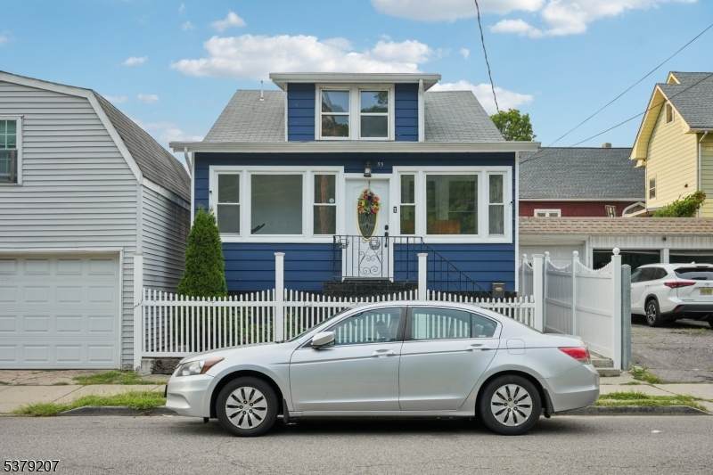 55 Hobart Pl - Photo 1