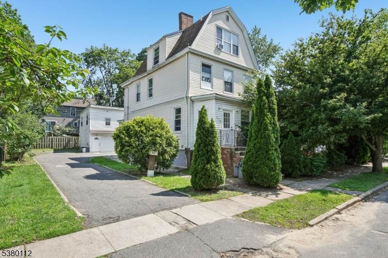 226 Waverly Pl - Photo 1