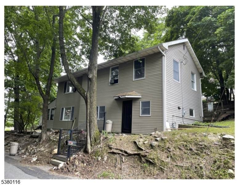 8 Hillside Ave - Photo 1