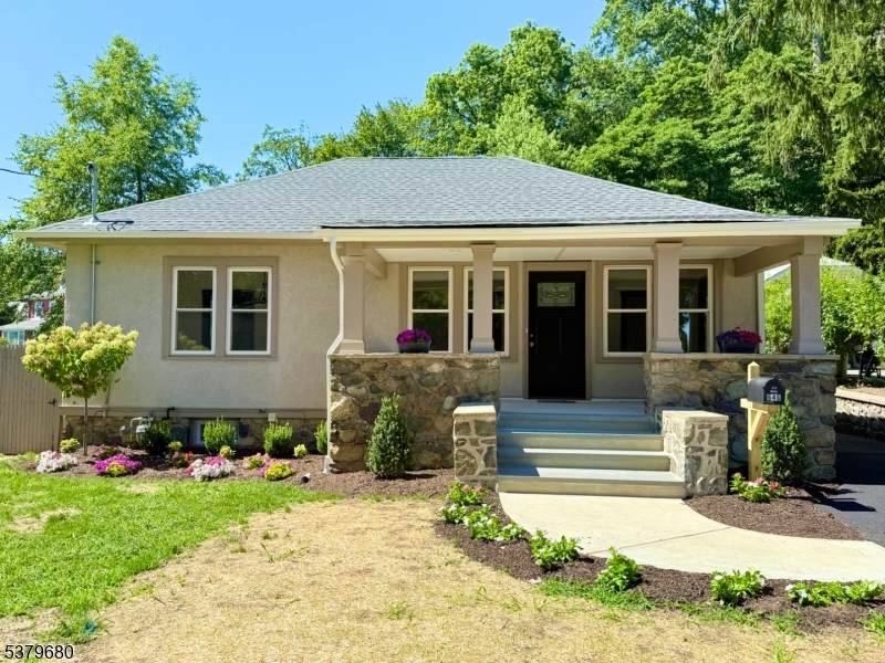 646 Cornelia St - Photo 1