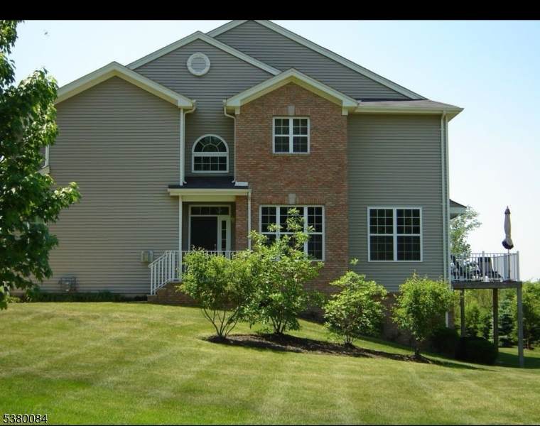 81 Truman Ave - Photo 1