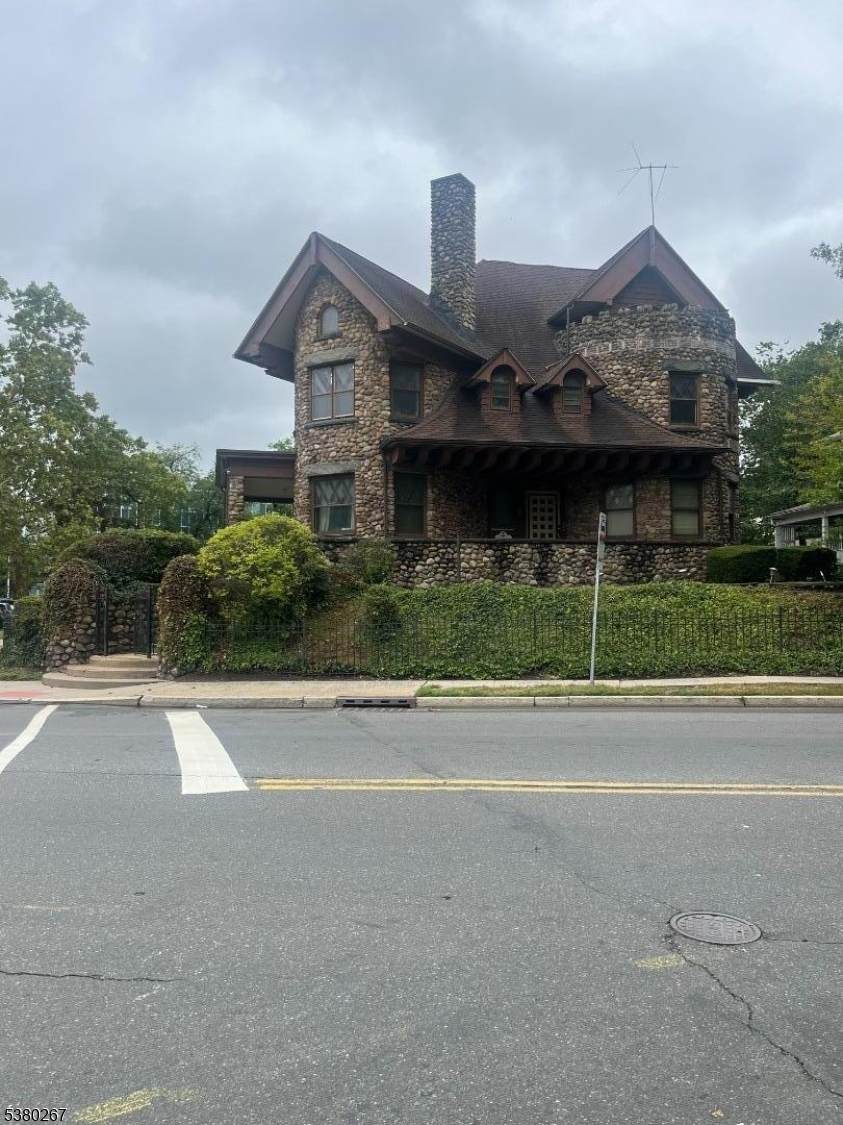 57 Washington St - Photo 1