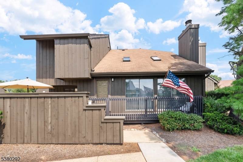 18 Westgate Dr - Photo 1