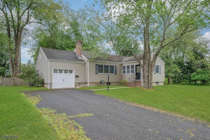 10 Emery Ave - Photo 1