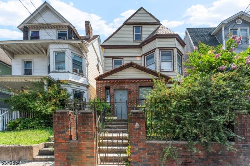 187 N 6Th St - Photo 1