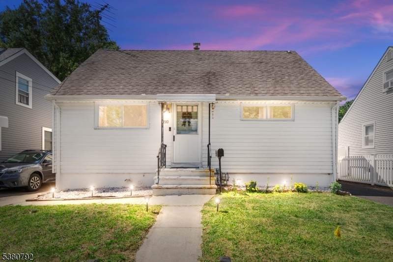 210 Buchanan St - Photo 1