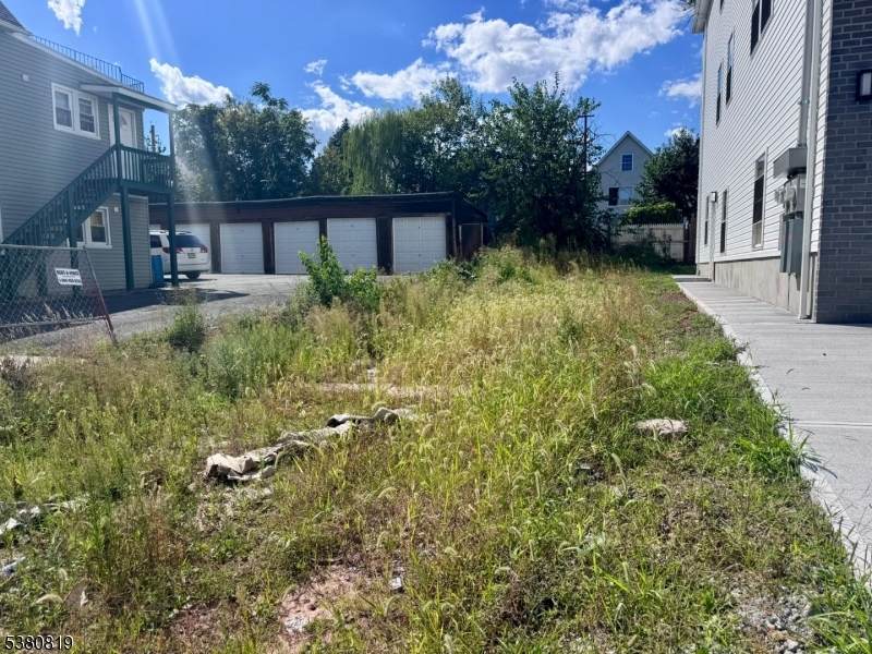 160 Smith St - Photo 1